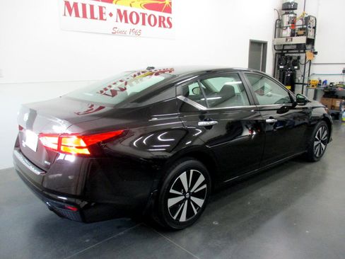 Used 2022 Nissan Altima 2.5 SV w/ SV Premium Package image 7