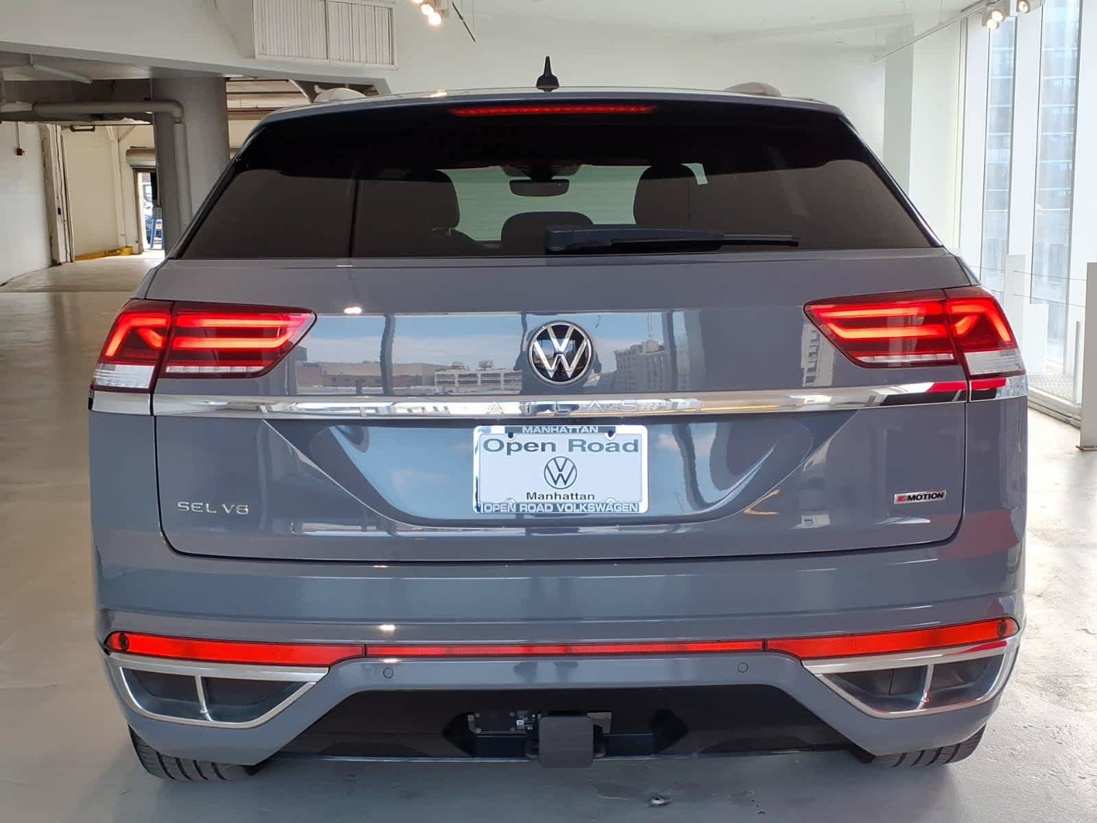 Used 2021 Volkswagen Atlas Cross Sport SEL R-Line AWD/4WD image 5