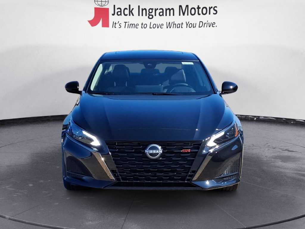 Used 2025 Nissan Altima 2.5 SR w/ SR Premium Package FWD image 8
