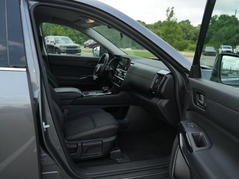 Used 2025 Nissan Pathfinder SV AWD/4WD image 20