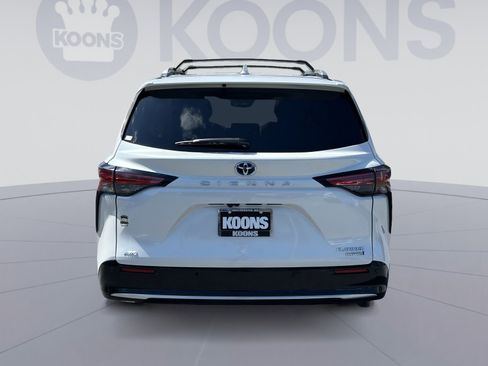 Used 2024 Toyota Sienna Platinum image 15