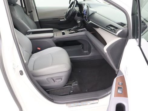 Used 2021 Toyota Sienna XLE FWD image 39