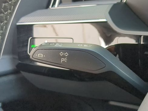 Used 2023 Audi e-tron S Premium Plus image 27