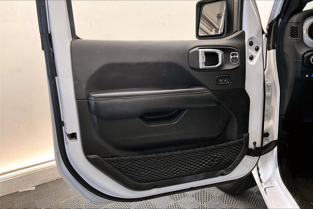 Used 2024 Jeep Wrangler Unlimited Sahara AWD/4WD image 24