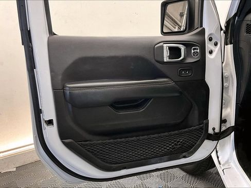 Used 2024 Jeep Wrangler Unlimited Sahara AWD/4WD image 24