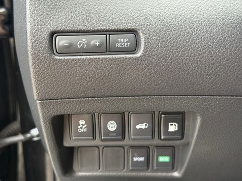 Used 2020 Nissan Rogue SV image 25