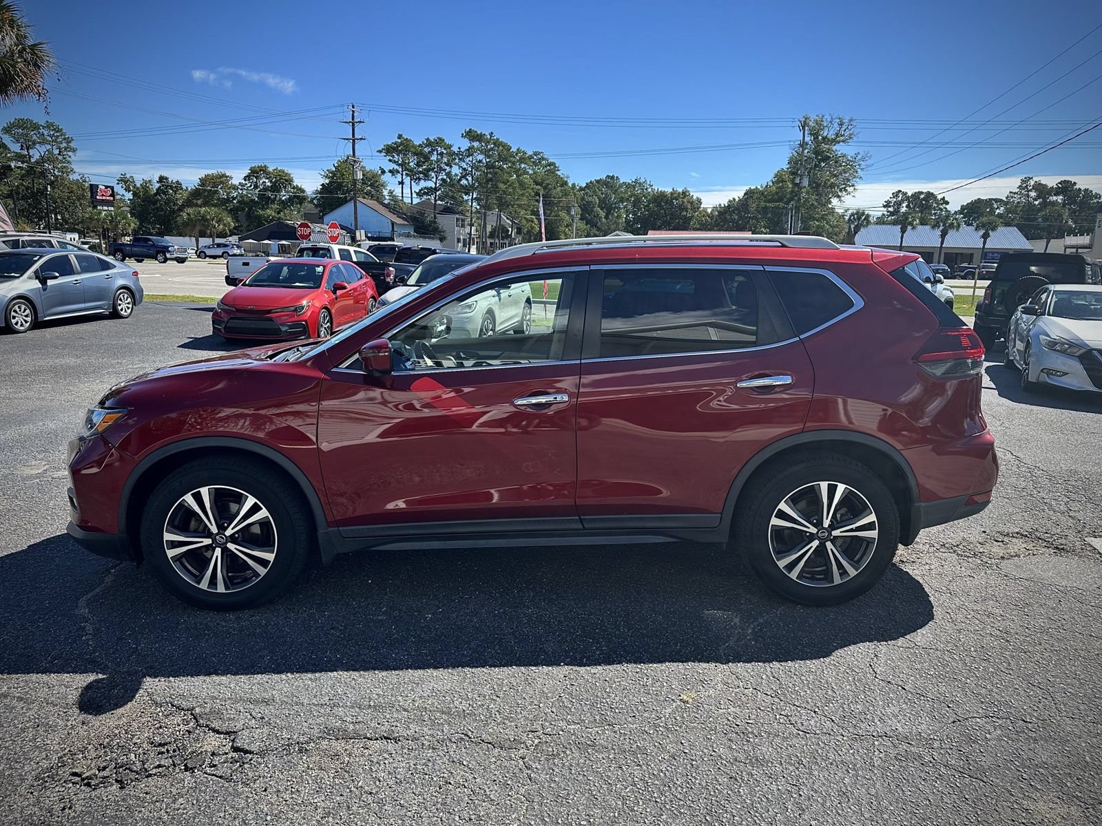 Used 2020 Nissan Rogue SV w/ Sun & Sound Touring Package FWD image 3