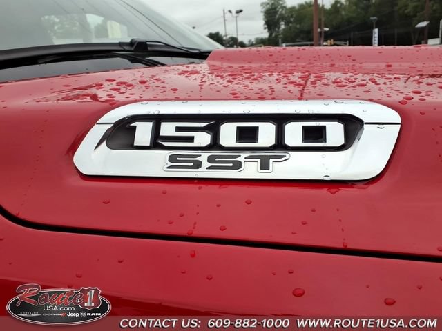 Used 2025 RAM 1500 4x4 Crew Cab image 11