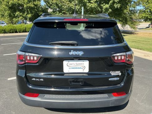 Used 2025 Jeep Compass Latitude w/ Sun & Sound Group AWD/4WD image 11