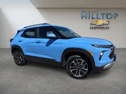 Used 2024 Chevrolet TrailBlazer LT w/ Convenience Package AWD/4WD image 2