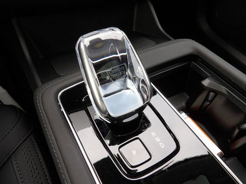 Certified 2025 Volvo XC90 B5 Plus image 25