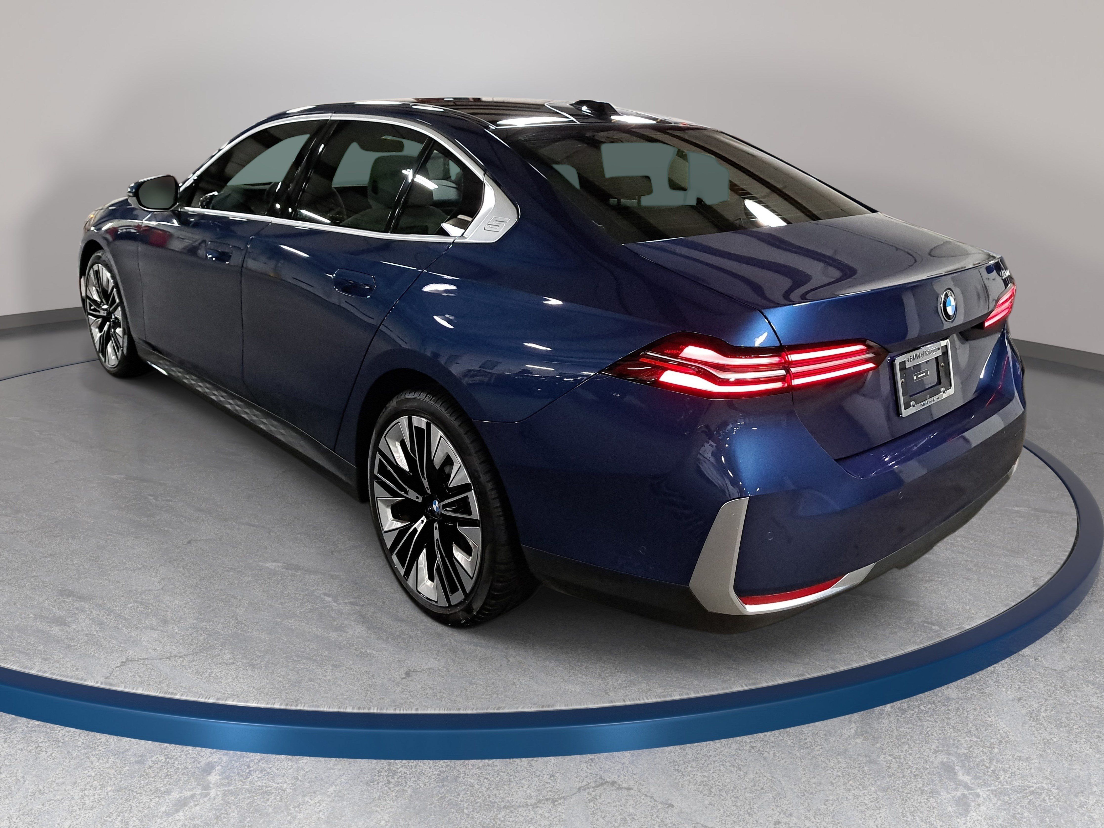 Certified 2026 BMW 530i w/ Premium Package RWD image 8