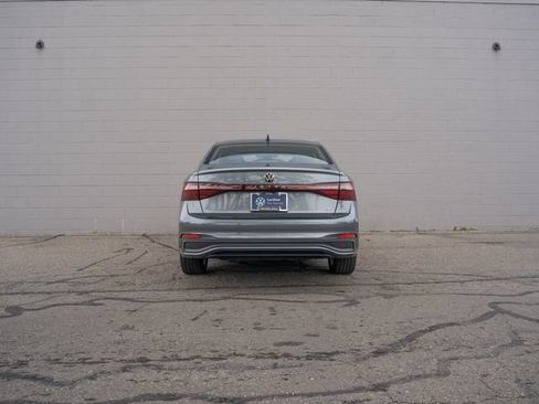 Used 2025 Volkswagen Jetta SE w/ Sunroof Package FWD image 6