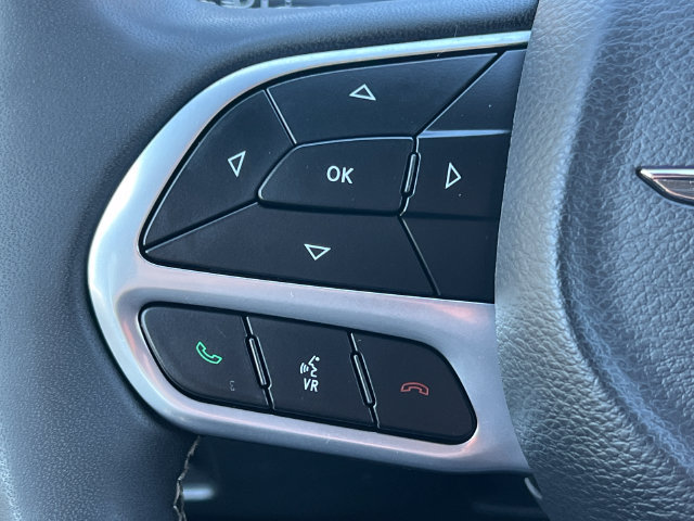 Used 2025 Chrysler Pacifica Select FWD image 21