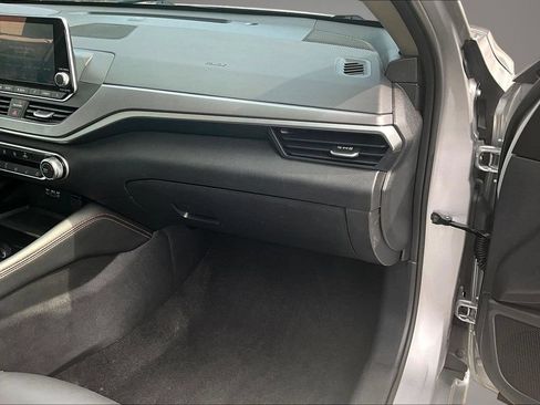 Used 2024 Nissan Altima 2.5 SR FWD image 26