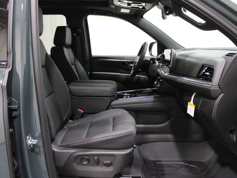 Used 2026 Chevrolet Suburban RST w/ RST Capability Package image 33