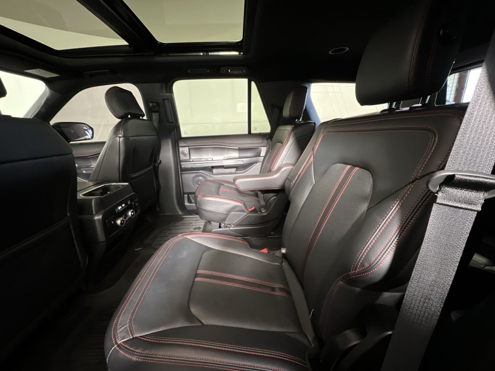 Used 2019 Ford Expedition Limited w/ Equipment Group 303A AWD/4WD image 22