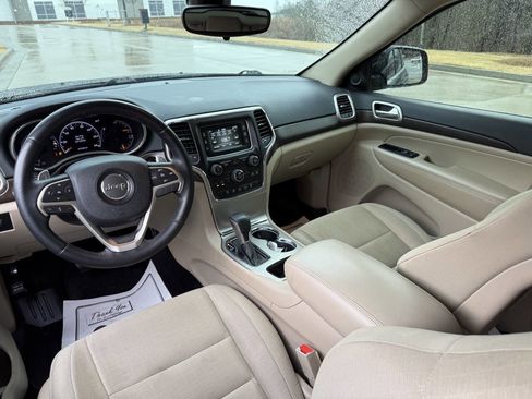 Used 2017 Jeep Grand Cherokee Laredo w/ Quick Order Package 2BE image 6