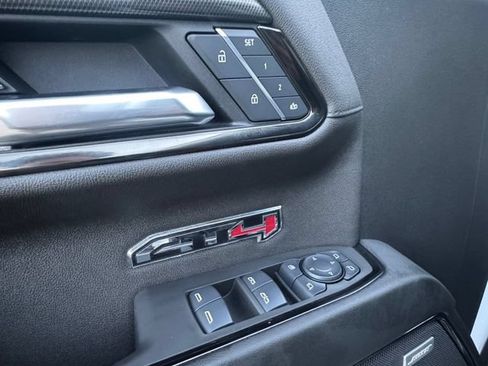 Used 2025 GMC Sierra 1500 AT4 w/ Technology Package AWD/4WD image 5