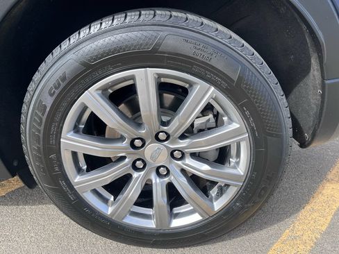 Used 2019 Cadillac XT4 Premium Luxury AWD/4WD image 11