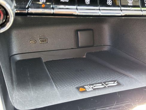Used 2025 Chevrolet Traverse LT AWD/4WD image 40