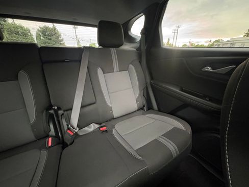 Used 2025 Chevrolet Blazer LT image 39