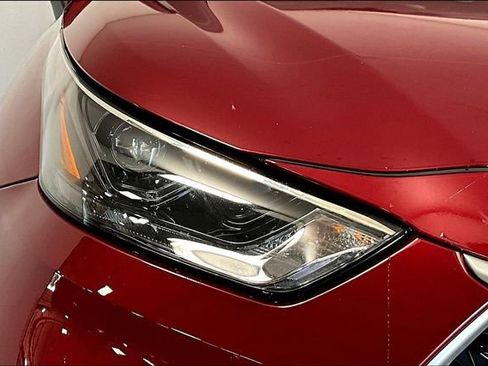 Used 2022 Toyota Highlander XLE image 28