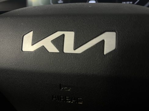 Used 2024 Kia EV9 Wind image 14