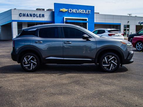 Used 2026 Nissan Kicks SV FWD image 8