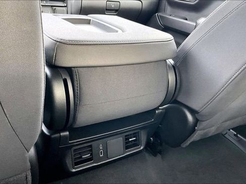 Used 2025 Chevrolet Silverado 1500 Custom image 11