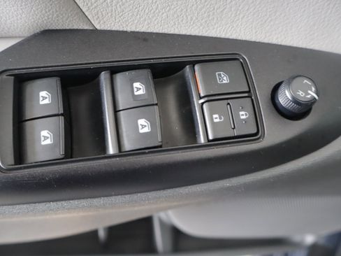 Used 2018 Toyota Sienna LE image 12