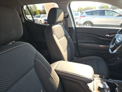 Used 2023 GMC Acadia SLE w/ Driver Convenience Package image 30