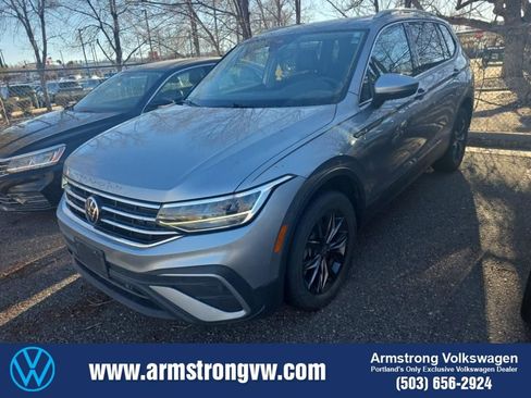 Used 2023 Volkswagen Tiguan SE w/ Panoramic Sunroof Package image 1