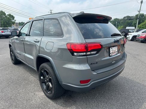 Used 2019 Jeep Grand Cherokee Laredo AWD/4WD image 7
