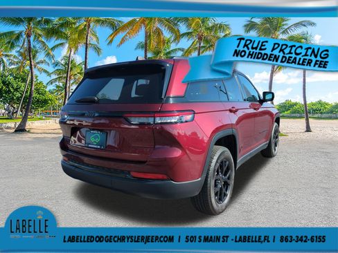 Used 2024 Jeep Grand Cherokee Altitude AWD/4WD image 4