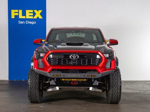 Used 2025 Toyota Tacoma TRD Off-Road image 2