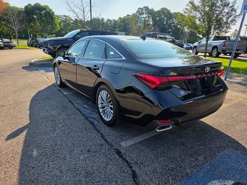 Used 2019 Toyota Avalon Limited w/ All Weather Liner Package FWD image 2