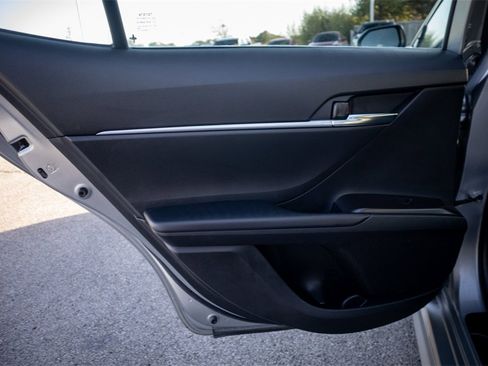 Used 2023 Toyota Camry SE image 29