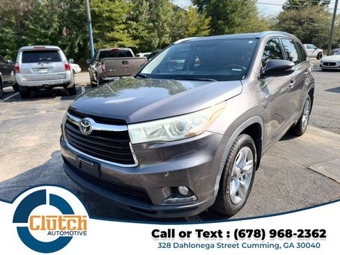 Used 2015 Toyota Highlander Limited w/ Driver Technology Package FWD image 2