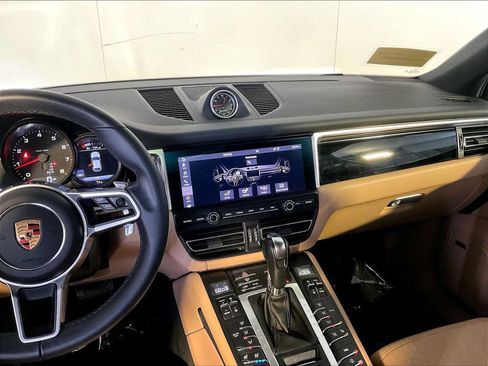 Certified 2020 Porsche Macan AWD/4WD image 16