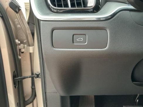 Certified 2023 Volvo XC60 B5 Core FWD image 22