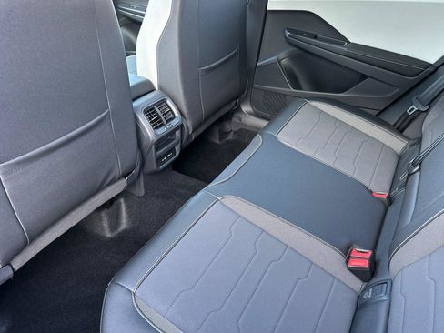 New 2026 Volkswagen Taos SE image 11