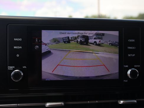 Used 2023 Kia Carnival LX FWD image 25