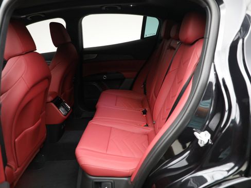 New 2025 Maserati Grecale GT image 20