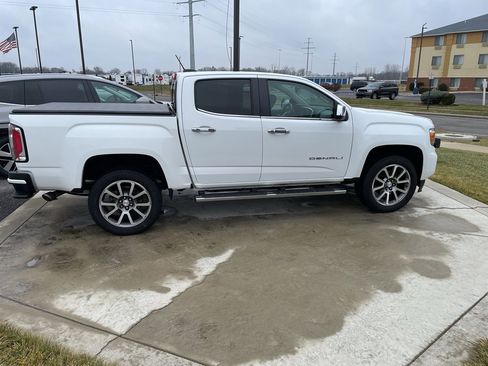 Used 2021 GMC Canyon Denali image 4