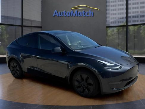 Used 2024 Tesla Model Y Long Range RWD image 12