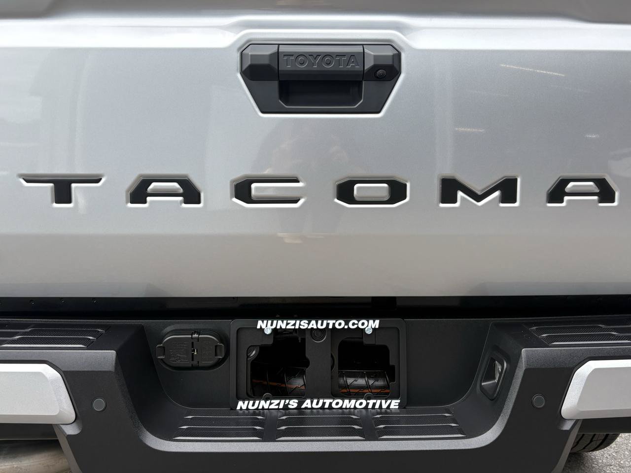 Used 2024 Toyota Tacoma TRD Sport w/ TRD Sport Upgrade Package AWD/4WD image 43