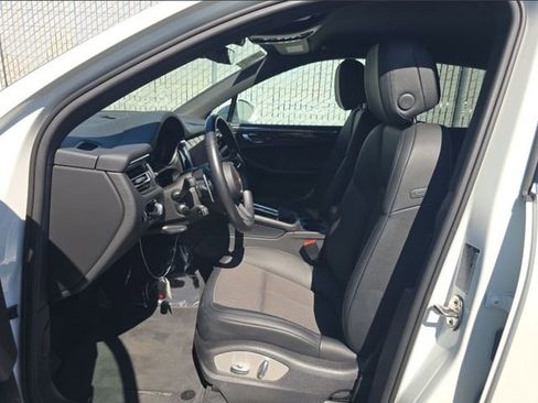 Used 2024 Porsche Macan S image 10