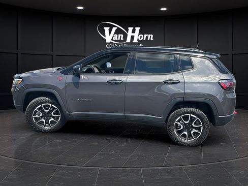 Used 2024 Jeep Compass Trailhawk w/ Trailhawk Elite Group AWD/4WD image 4