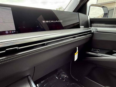 Used 2026 Cadillac Escalade V w/ LPO, ONYX Package AWD/4WD image 45
